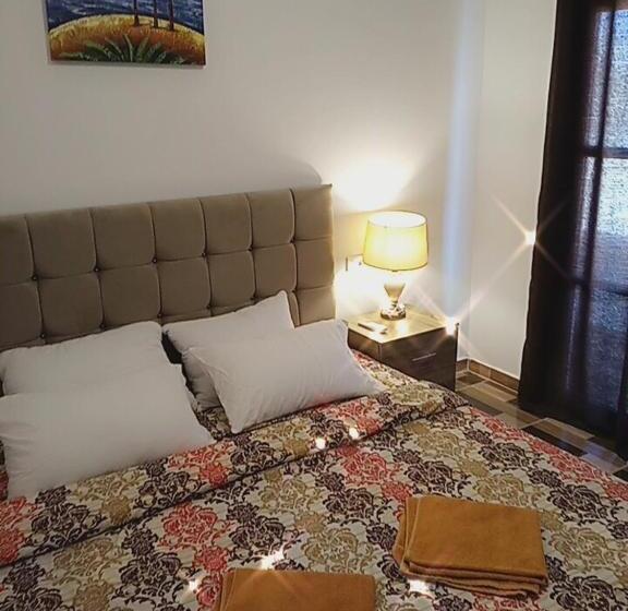 پانسیون The Stunning View