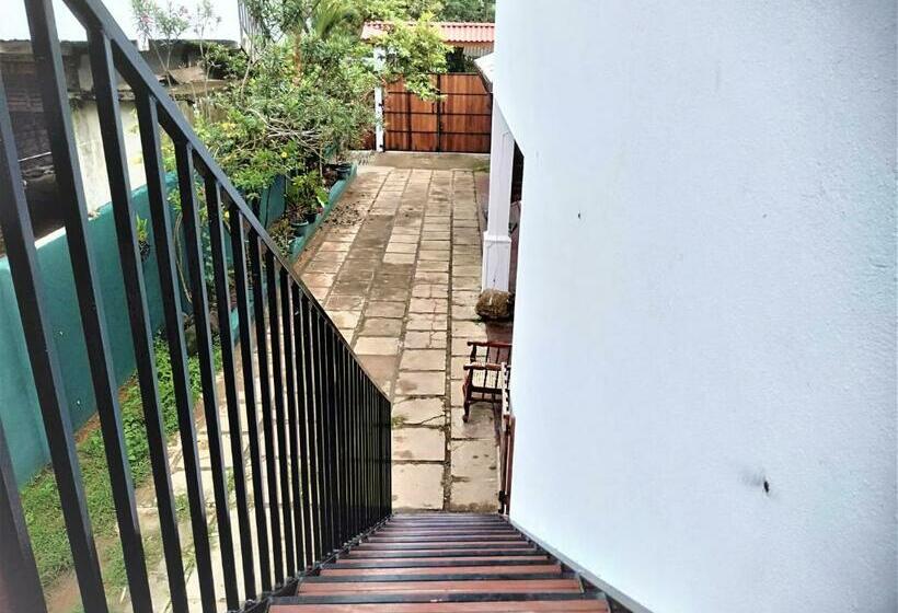 פנסיון Sri Viman Villa