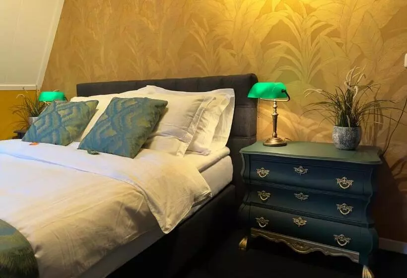 Aamiaismajoitus (B&B) Villa Giethoorn Steenwyck