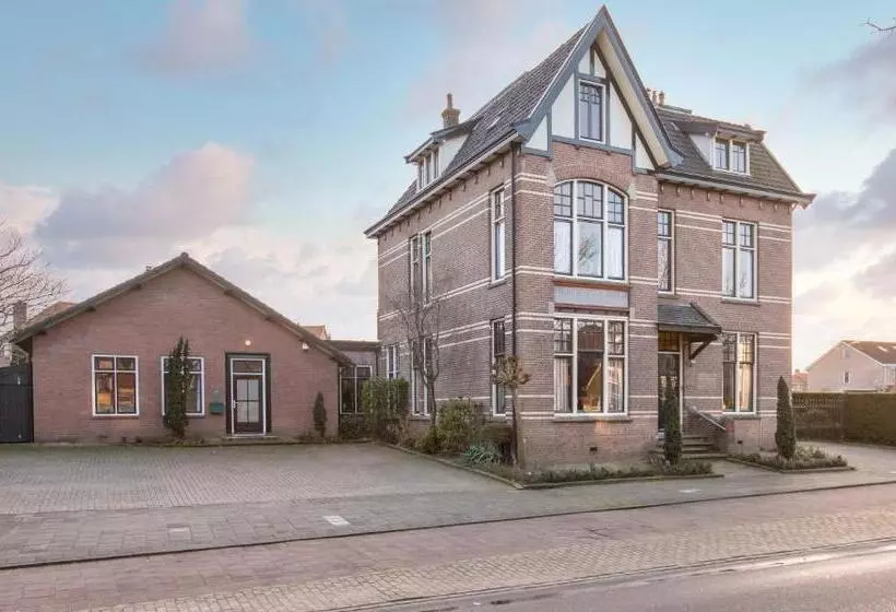 Aamiaismajoitus (B&B) Villa Giethoorn Steenwyck