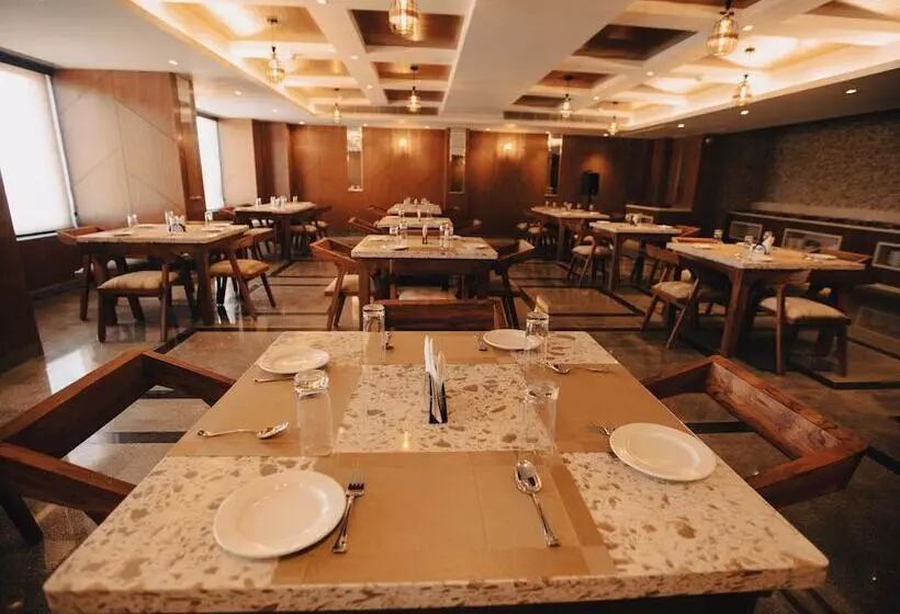 ホテル Clarks Inn Express , Dehradun