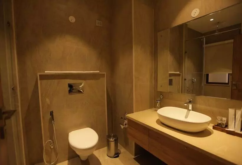 ホテル Clarks Inn Express , Dehradun