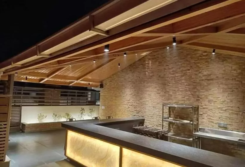 ホテル Clarks Inn Express , Dehradun