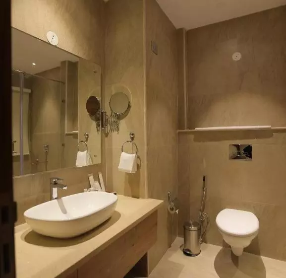 ホテル Clarks Inn Express , Dehradun