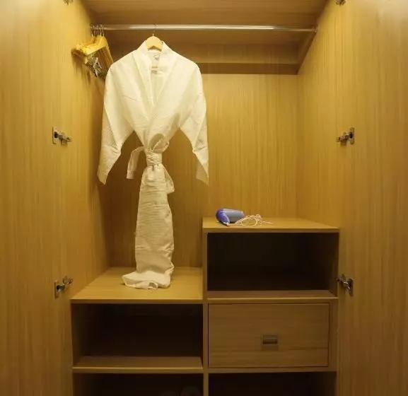 ホテル Clarks Inn Express , Dehradun