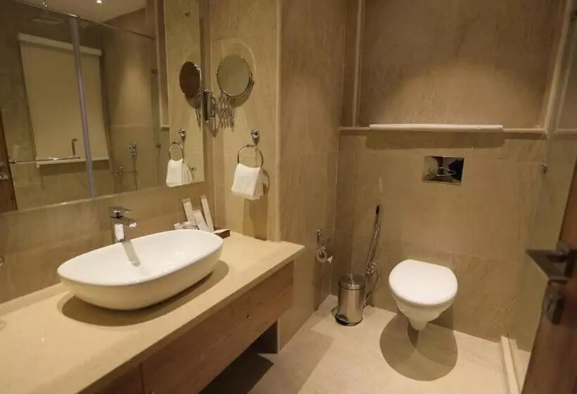 ホテル Clarks Inn Express , Dehradun