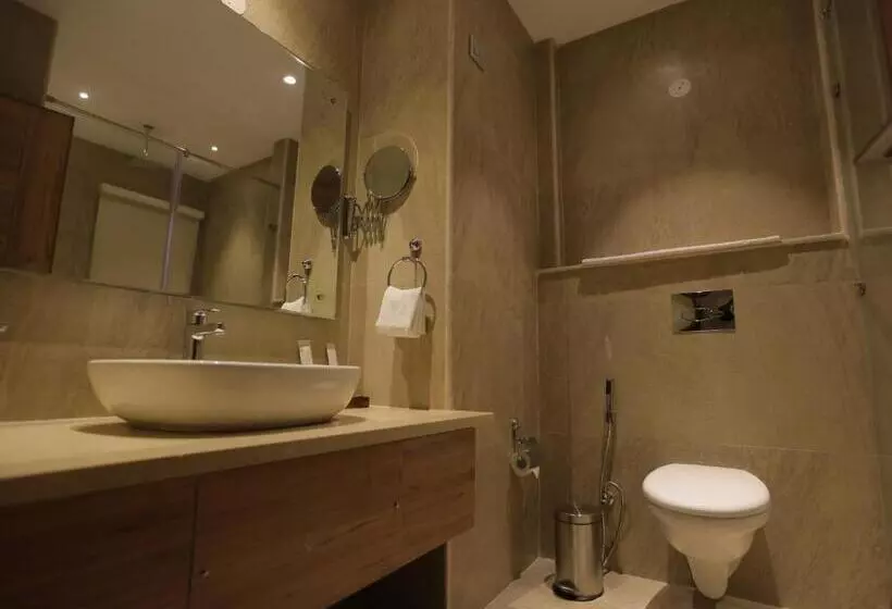 ホテル Clarks Inn Express , Dehradun