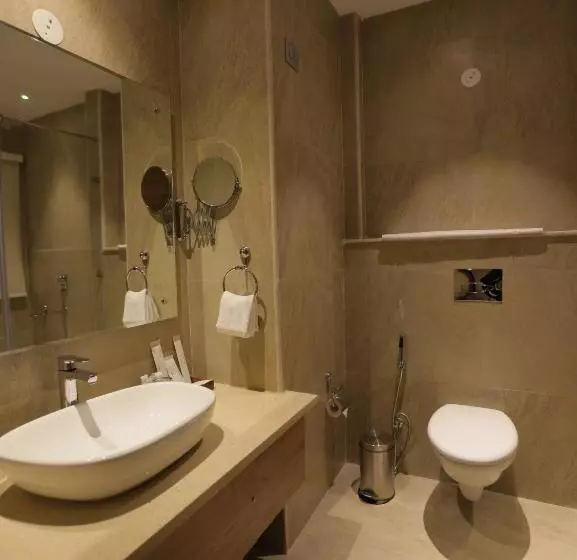 ホテル Clarks Inn Express , Dehradun