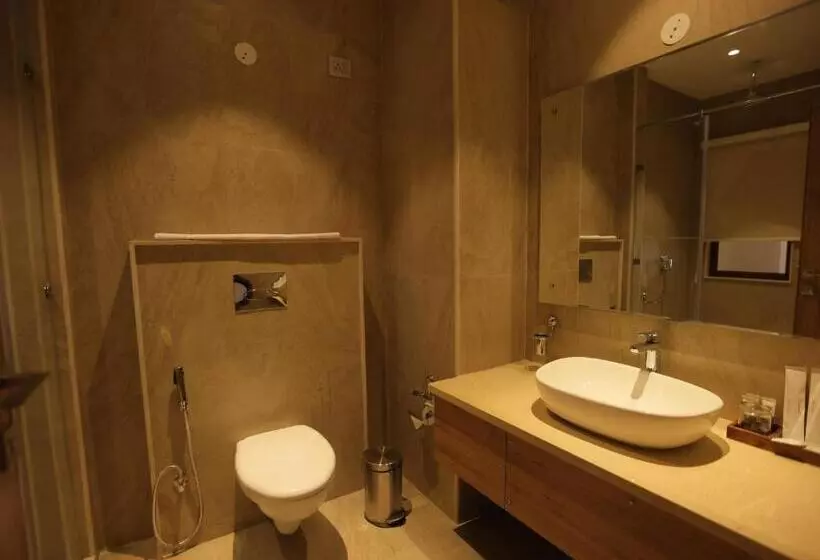 ホテル Clarks Inn Express , Dehradun