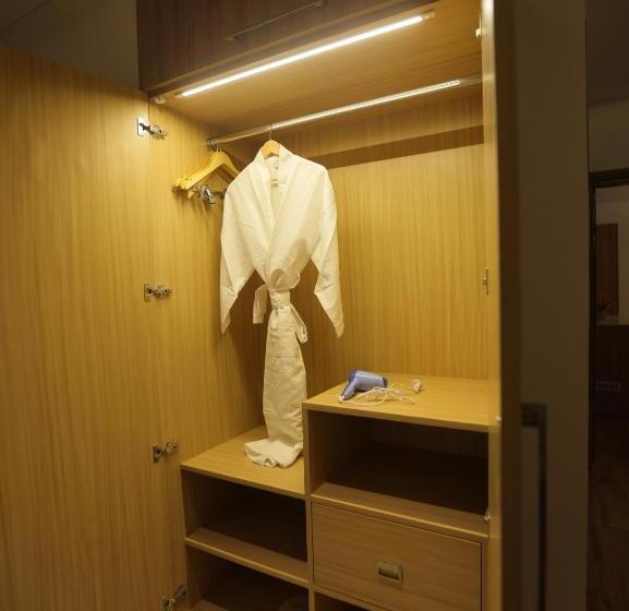 호텔 Clarks Inn Express , Dehradun