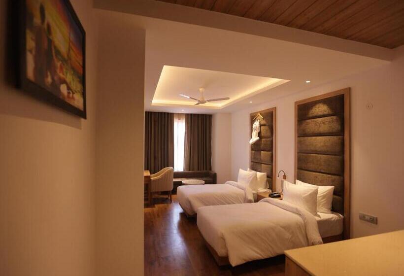 호텔 Clarks Inn Express , Dehradun