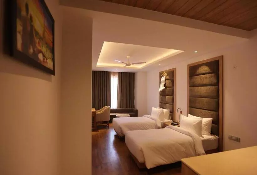 ホテル Clarks Inn Express , Dehradun