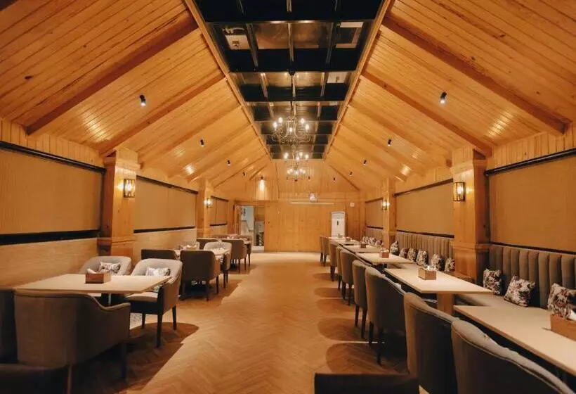 ホテル Clarks Inn Express , Dehradun