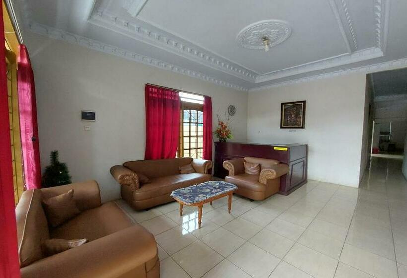 בית מלון כפרי Oyo 92041  Borneo