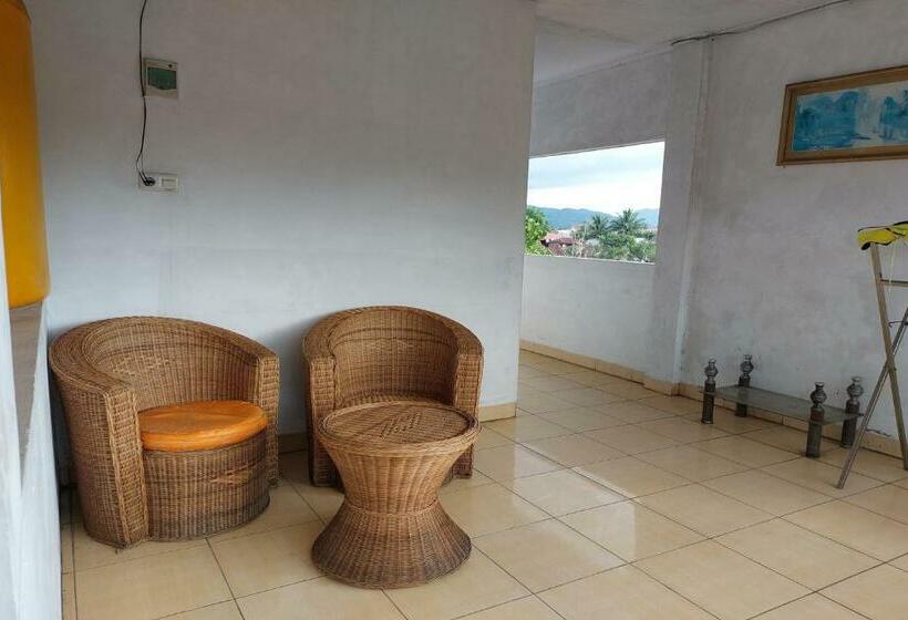 בית מלון כפרי Oyo 92041  Borneo