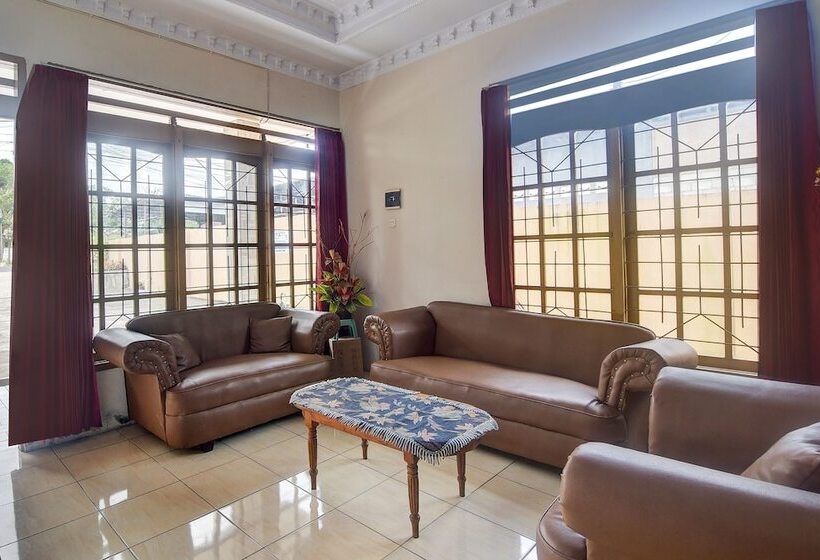 בית מלון כפרי Oyo 92041  Borneo