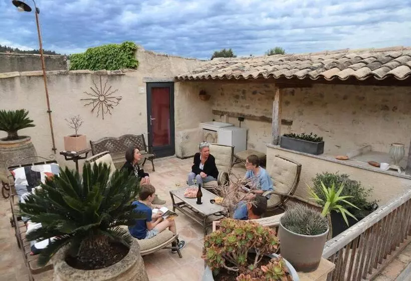 Majatalo La Casa De Boulbon