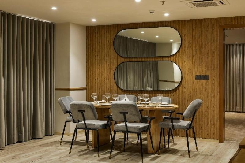 Sunday Hotel Vadodara