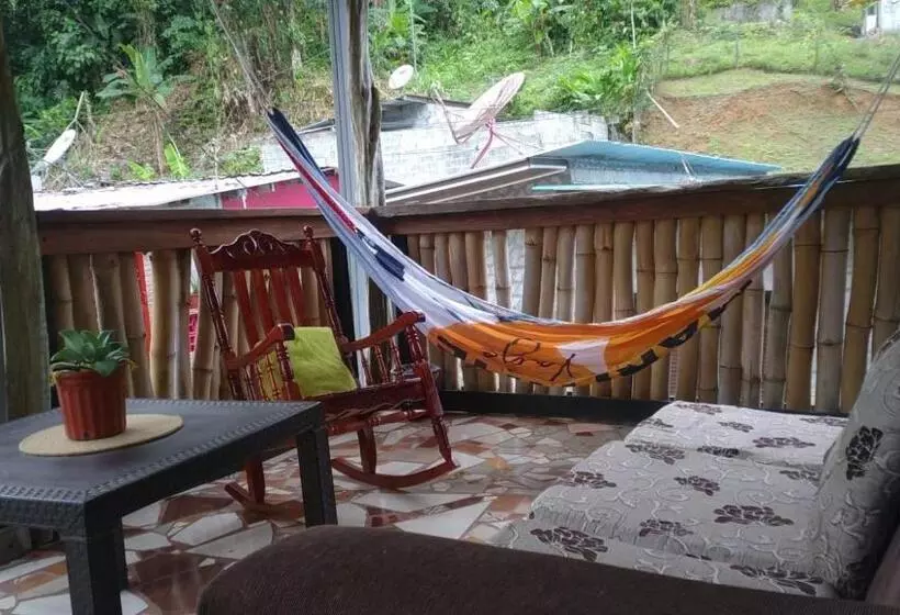 ユースホステル Hostal Portobelo