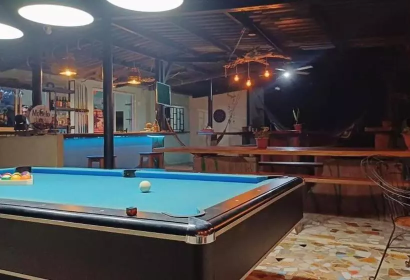 ユースホステル Hostal Portobelo