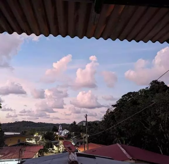 ユースホステル Hostal Portobelo
