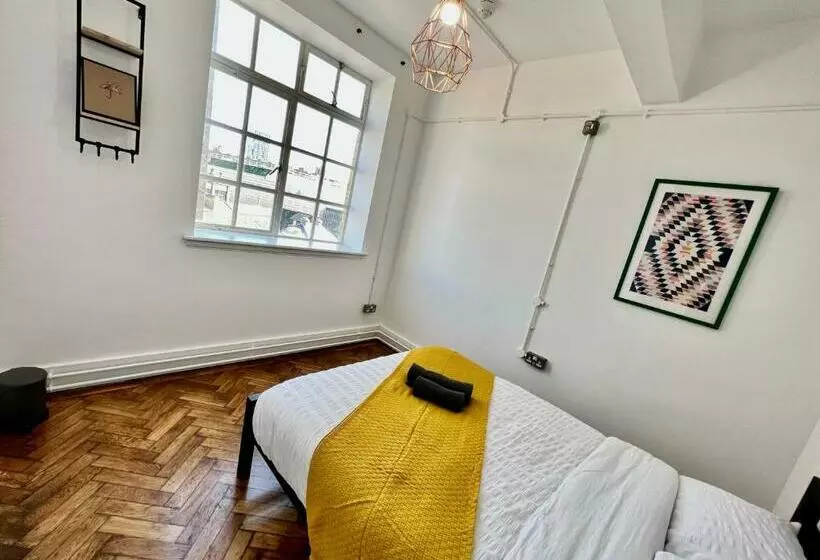 Retkeilymaja The Bristol Wing