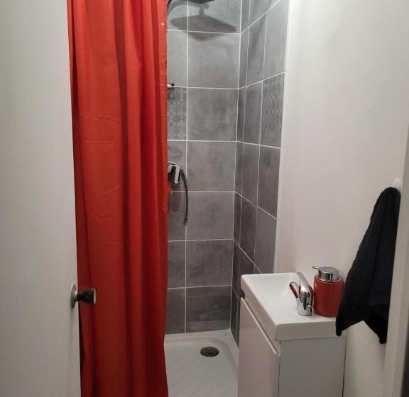 تختخواب و صبحانه Le 9ème étage Du Bonheur