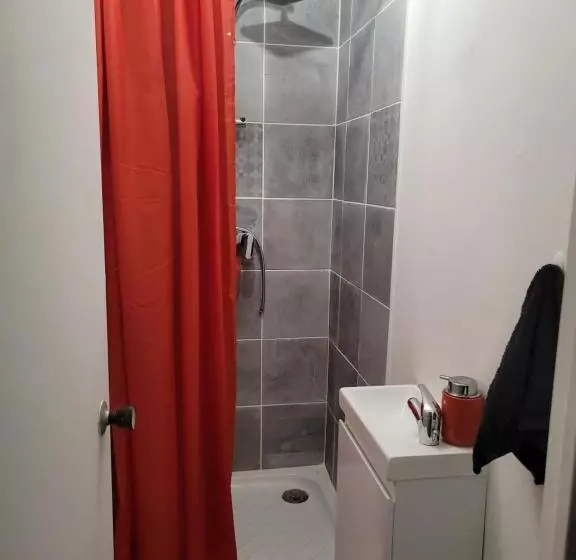 تختخواب و صبحانه Le 9ème étage Du Bonheur