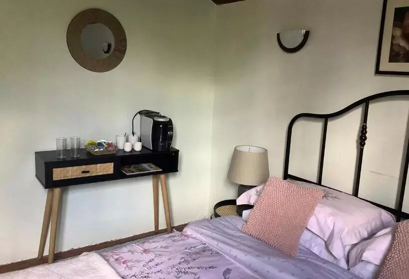 Aamiaismajoitus (B&B) No. 5 Plaisance   Room 2