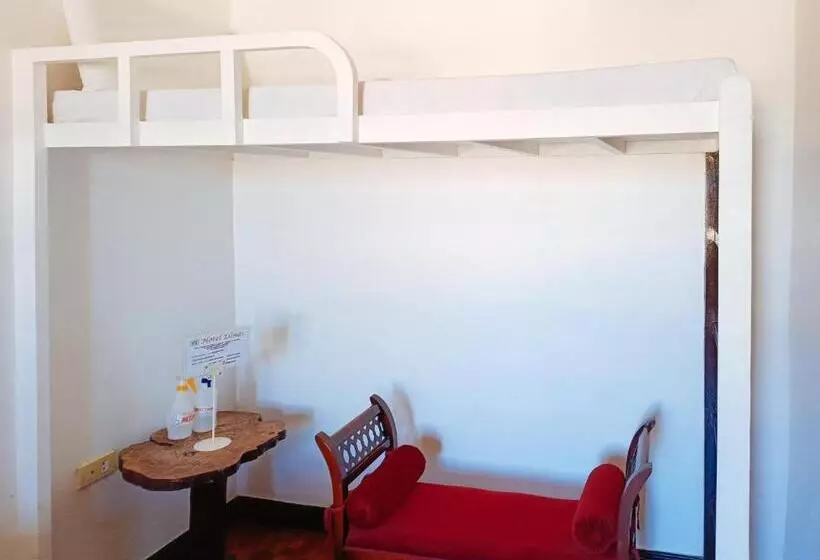 ホテル Elinas And Restaurant