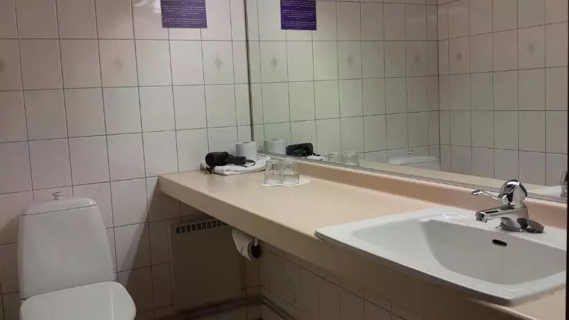 هتل Li Leikari