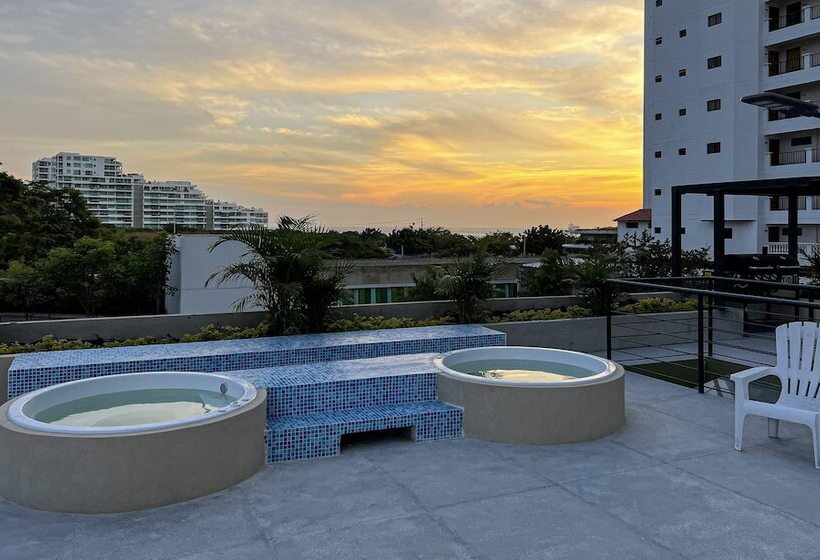 هتل Oasis Tropical