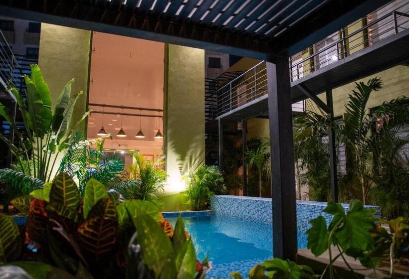 هتل Oasis Tropical