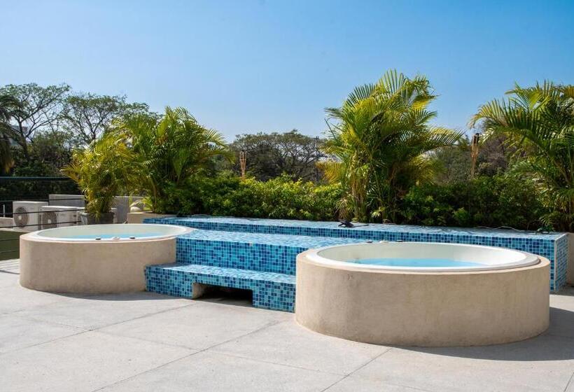 هتل Oasis Tropical