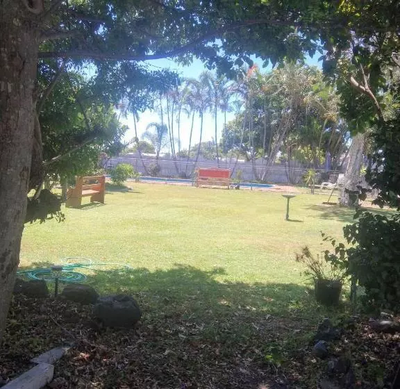 Motelli Bargara Beach Motor Inn Budget Accommodation Pet Friendly On Application