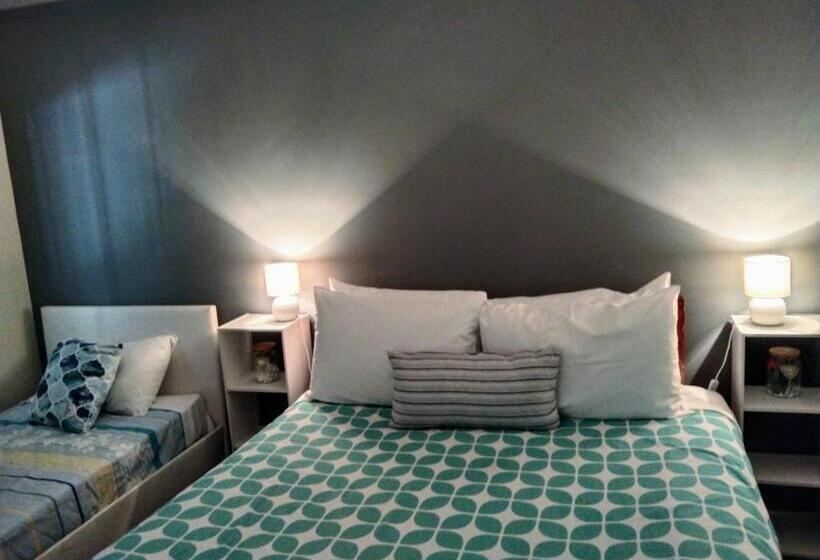 모텔 Bargara Beach Motor Inn Budget Accommodation Pet Friendly On Application