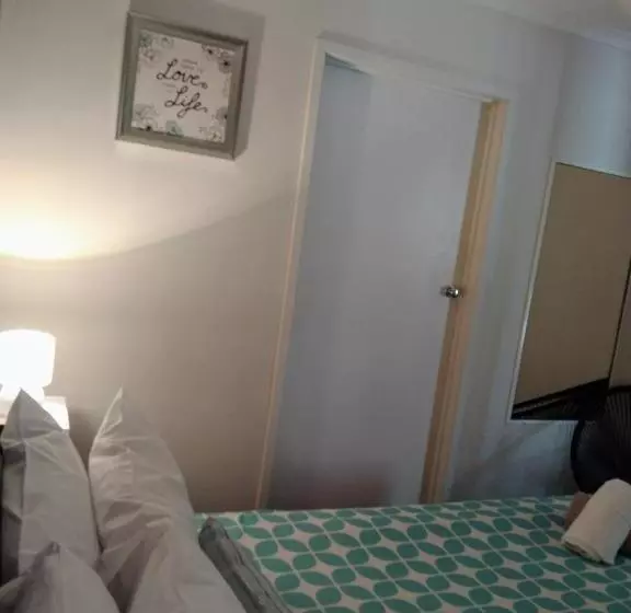 Motelli Bargara Beach Motor Inn Budget Accommodation Pet Friendly On Application