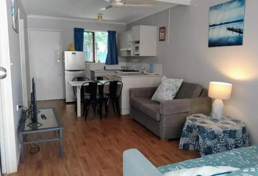 Motelli Bargara Beach Motor Inn Budget Accommodation Pet Friendly On Application