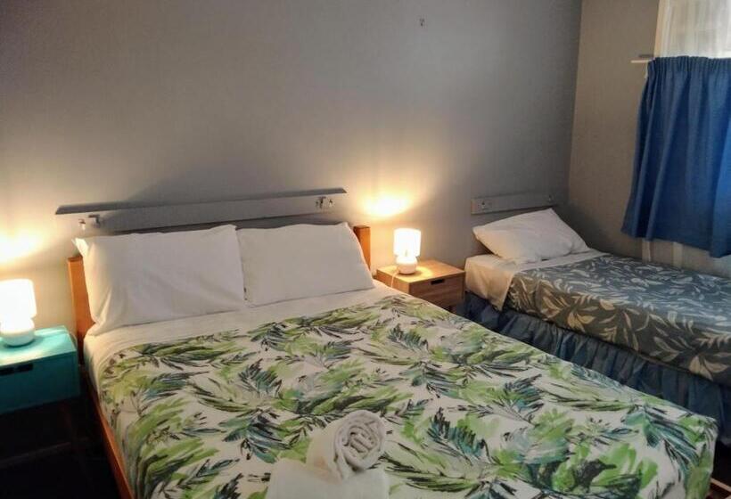 모텔 Bargara Beach Motor Inn Budget Accommodation Pet Friendly On Application