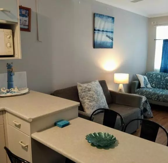 Motelli Bargara Beach Motor Inn Budget Accommodation Pet Friendly On Application