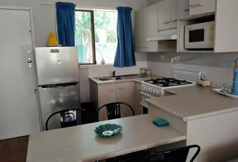 Motelli Bargara Beach Motor Inn Budget Accommodation Pet Friendly On Application