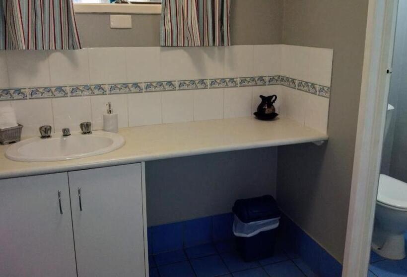 모텔 Bargara Beach Motor Inn Budget Accommodation Pet Friendly On Application