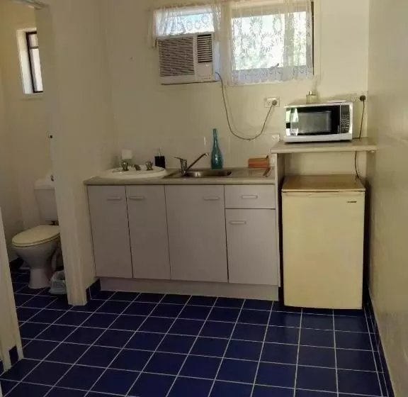 Motelli Bargara Beach Motor Inn Budget Accommodation Pet Friendly On Application