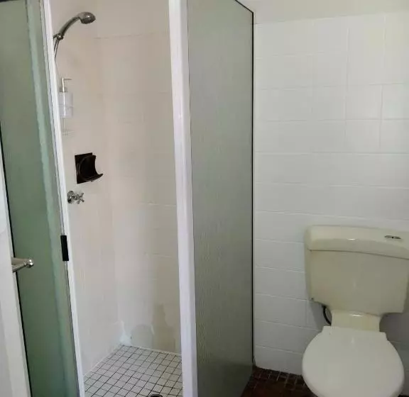 Motelli Bargara Beach Motor Inn Budget Accommodation Pet Friendly On Application