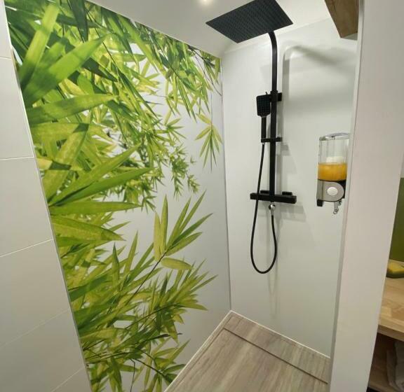 膳宿费 A La Mémoire De Merlin