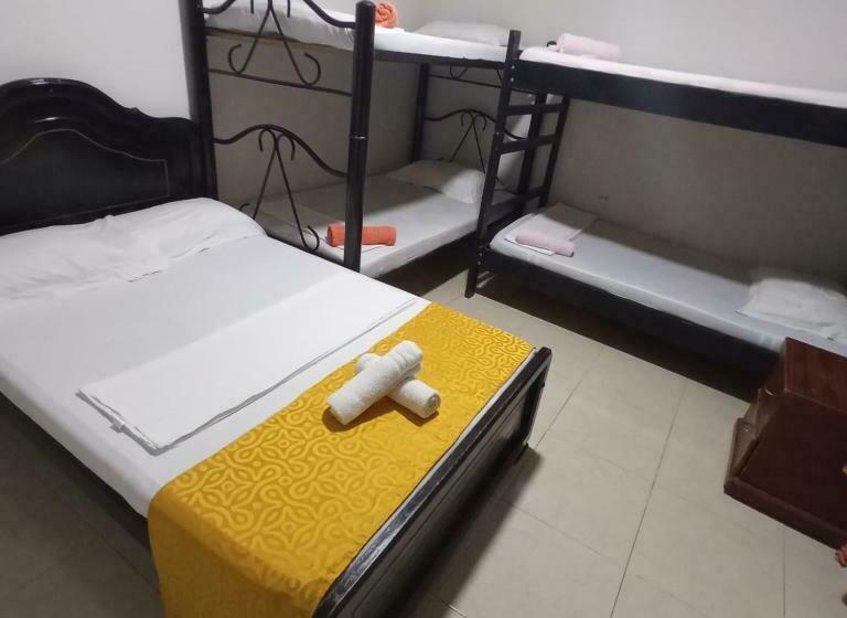 پانسیون Hostal Villa Del Río Las Brisas