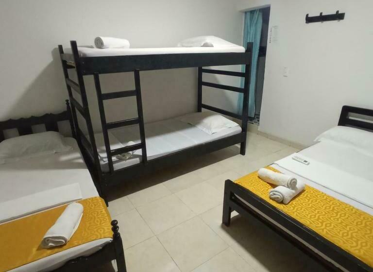 پانسیون Hostal Villa Del Río Las Brisas