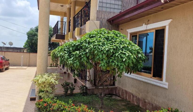 פנסיון Okf Obouba Apartment