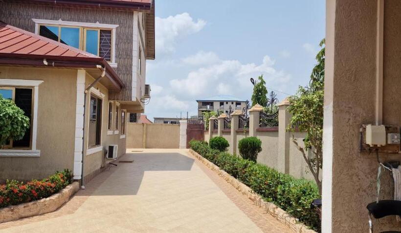 פנסיון Okf Obouba Apartment