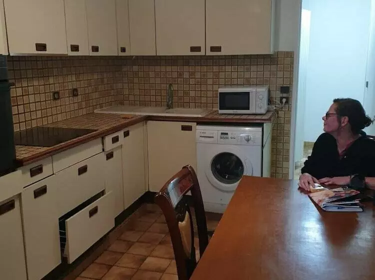 Retkeilymaja Tony House